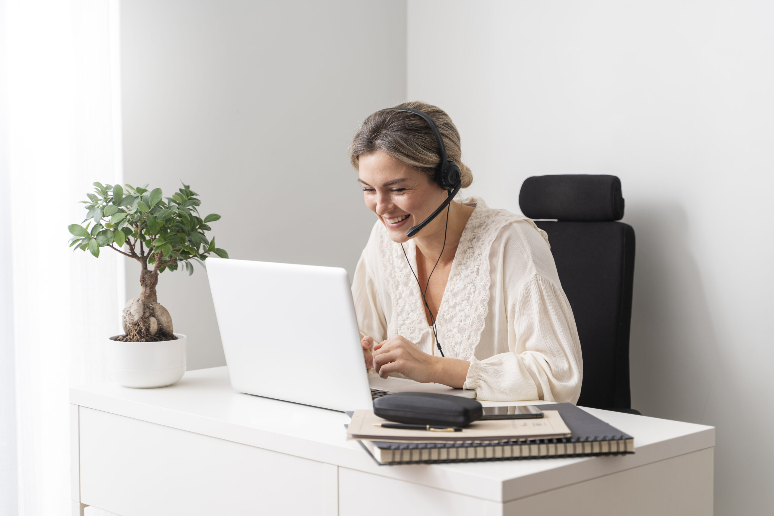 How to Create a Virtual Assistant Job Description That Attracts the Right Talent